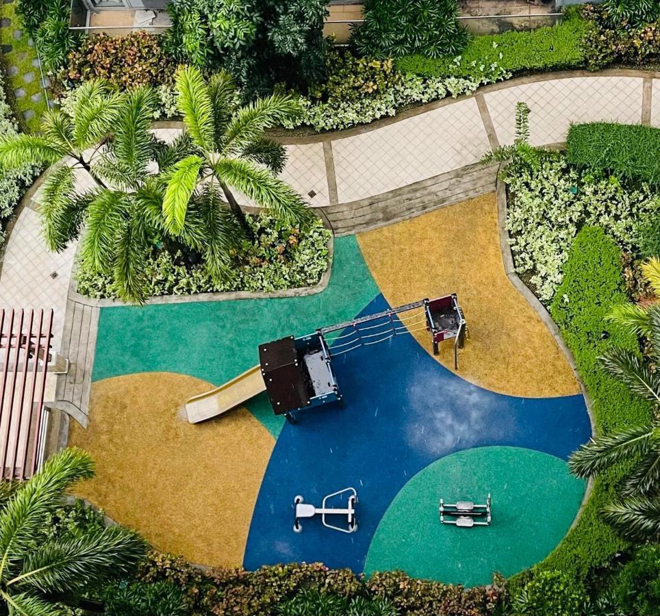 One Palm Tree Villas Short Walk Via Runway Manila Naia T3 Pasay Exterior foto