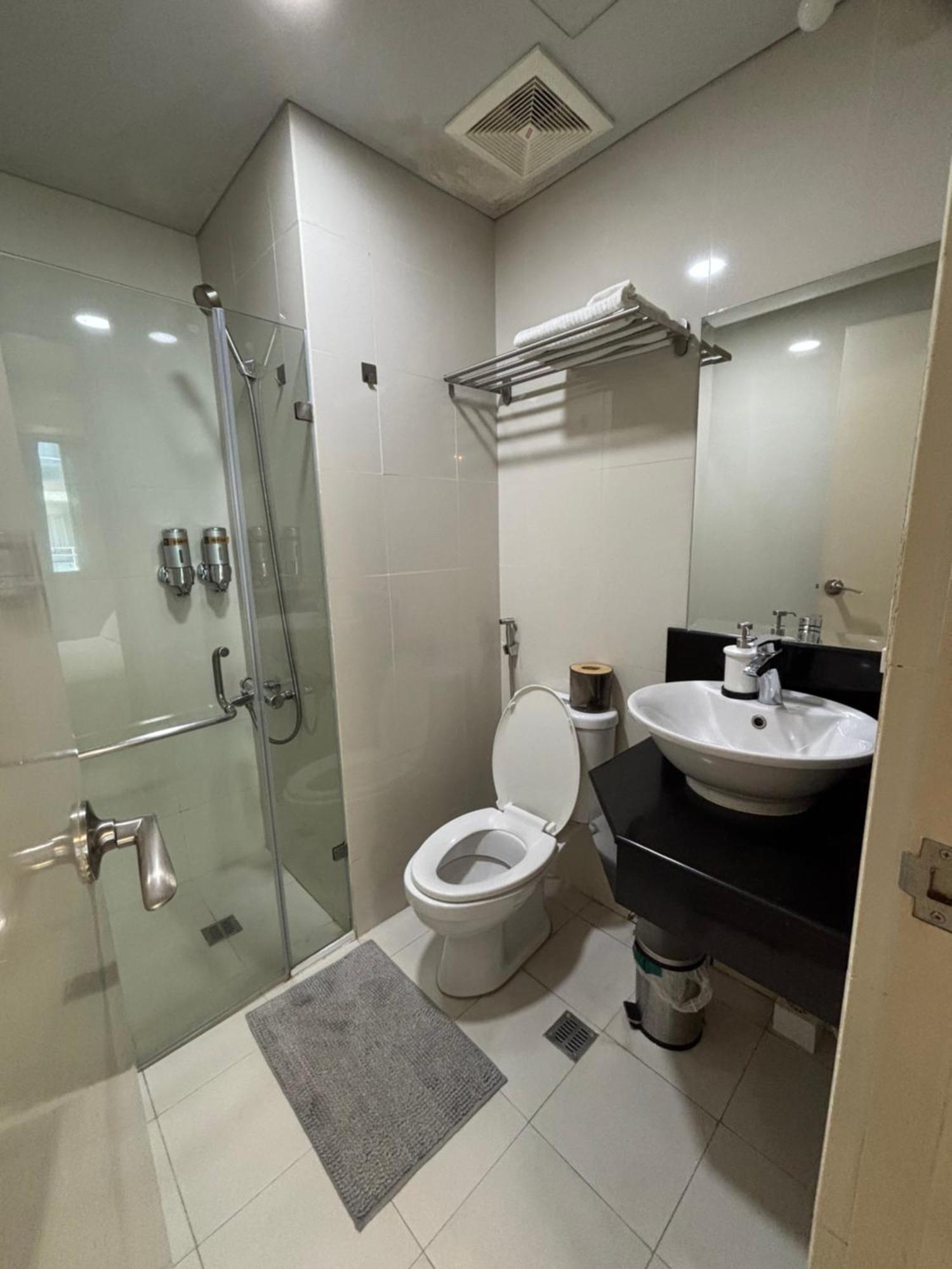 One Palm Tree Villas Short Walk Via Runway Manila Naia T3 Pasay Exterior foto